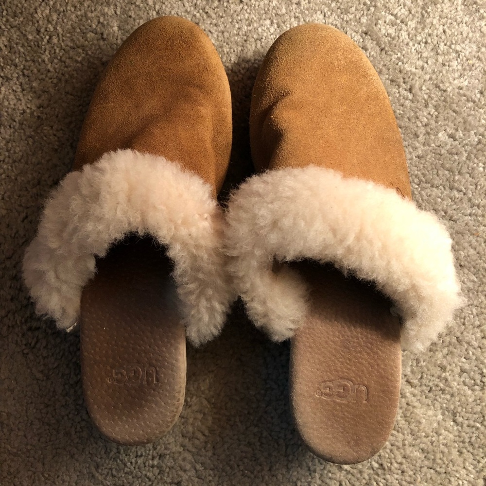 Ugg clogs size 4